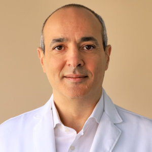 Dr. Eric Bensimon, experienced plastic surgeon offering breast augmentation in Montreal, Canada